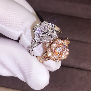 Anillo de diamantes y rosas